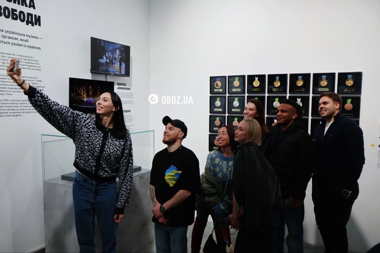 Кримське золото та нові фотозони: у Києві виставку Ukraine WOW подовжили на зимовий сезон через шалений попит. Фоторепортаж