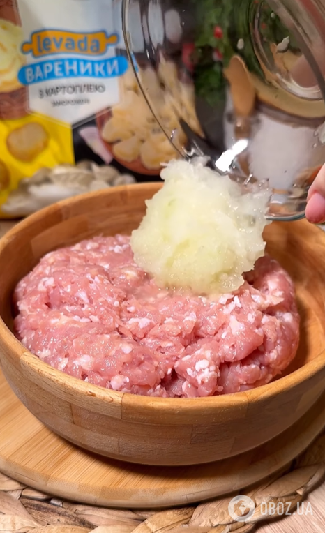 Значно краще за жирні котлети: як приготувати соковиті курячі фрикадельки з фаршу