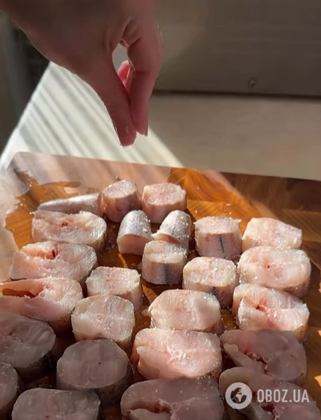 Соковитий маринований хек в томатному соусі: як приготувати