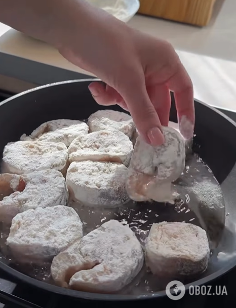 Соковитий маринований хек в томатному соусі: як приготувати