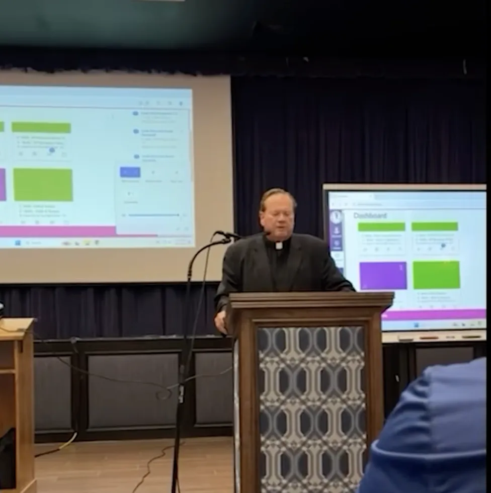 "На украинцев смотрят как на инопланетян". Сын Анны Олицкой рассказал об учебе в High School в Нью-Йорке, где перед уроками звучит молитва