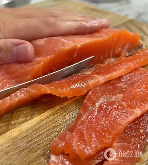 Як смачно засолити червону рибу для бутербродів: найпростіший і найшвидший рецепт