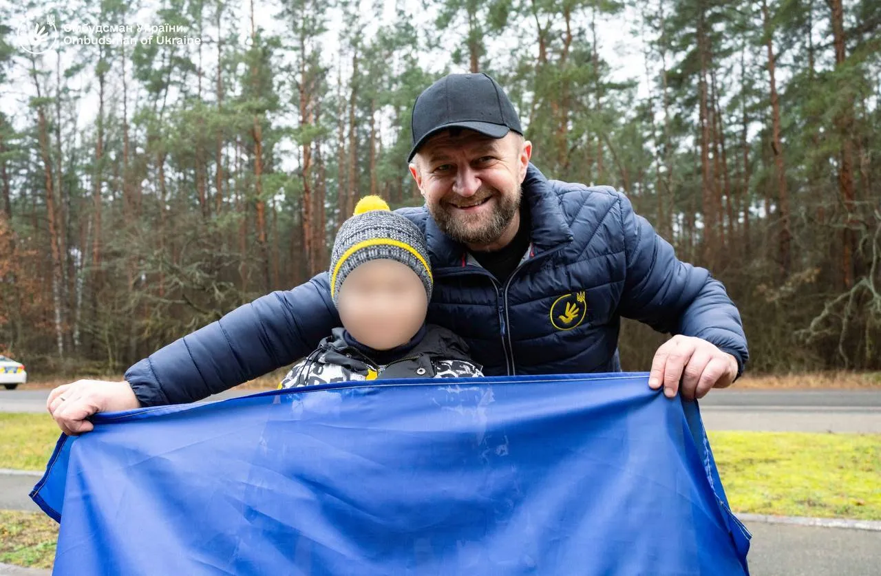 В Україну повернули з Росії та окупації ще 7 дітей: посприяла Меланія Трамп. Фото і відео