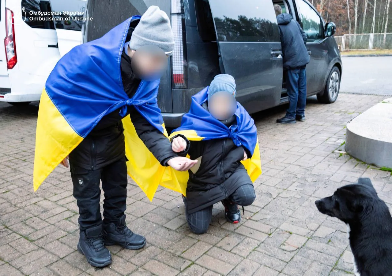 В Україну повернули з Росії та окупації ще 7 дітей: посприяла Меланія Трамп. Фото і відео