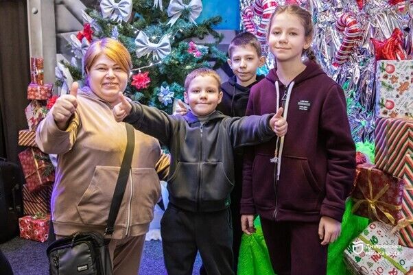 Тепло, подарки и забота: в Днепре с Днем святого Николая поздравили сирот и детей, лишенных родительской опеки