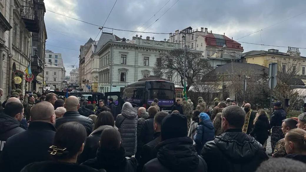 У Львові почалося прощання з працівником ТЦК, який був смертельно поранений під час виконання службових обов'язків. Відео