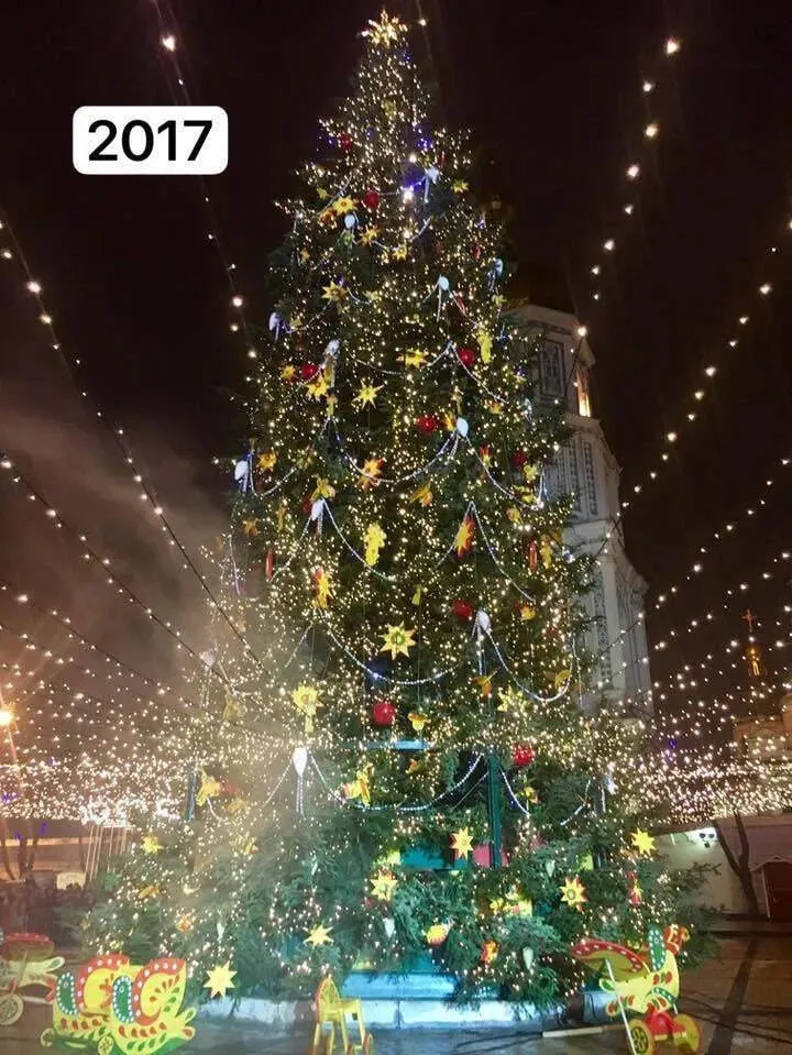 Який вигляд мала головна новорічна ялинка України у різні періоди: з 1955-го по 2024 рік. Фото