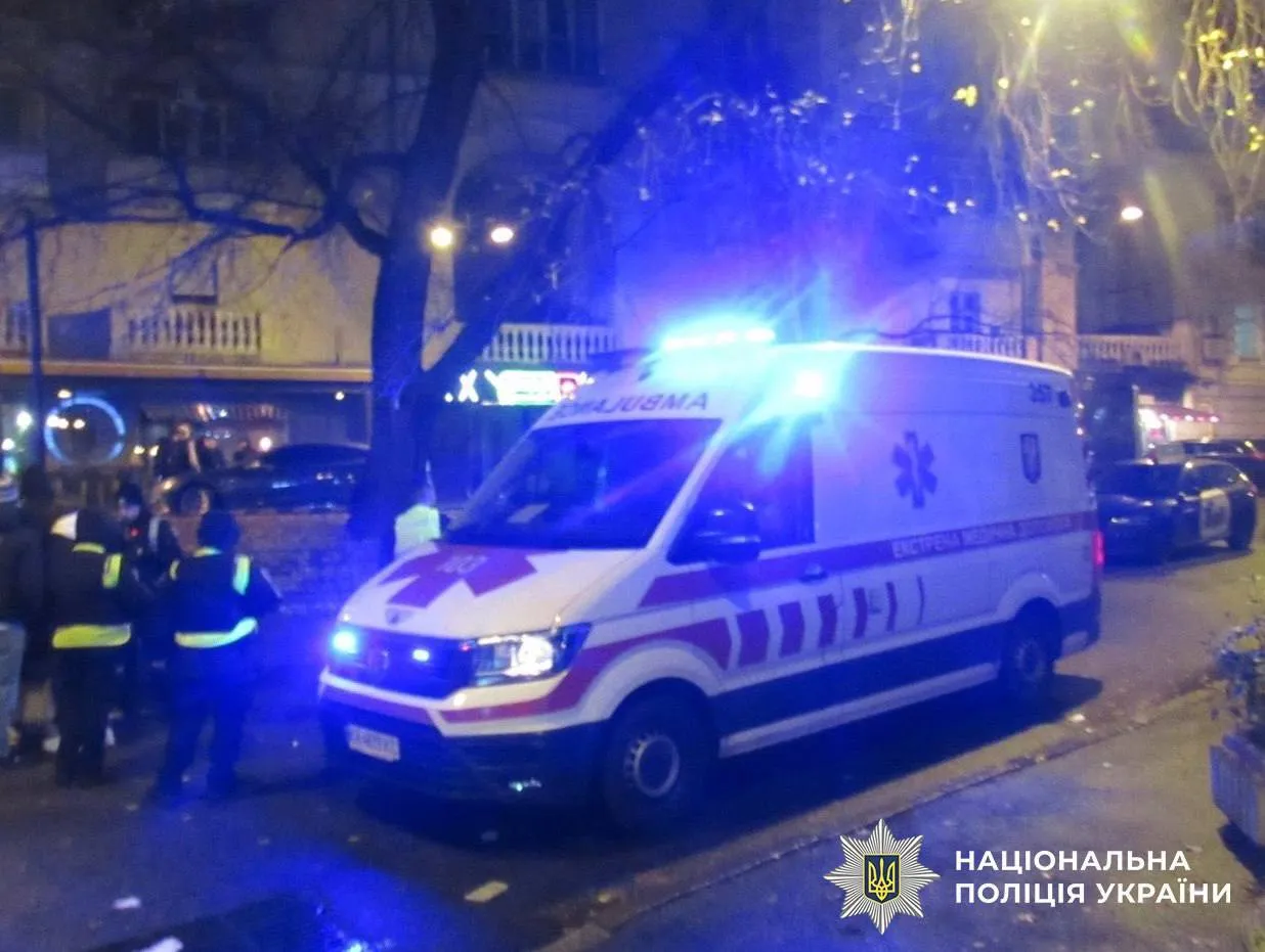 В Киеве на Крещатике спортсмен ММА ударом кулака в лицо едва не убил прохожего. Подробности и фото