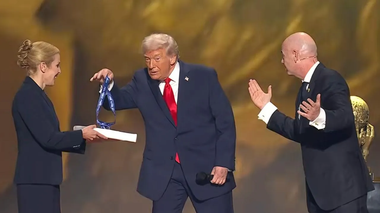 Трамп получил первую в истории премию мира от FIFA: что это за приз. Фото и видео