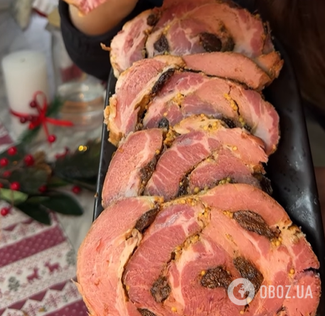 Изысканный мясной рулет с черносливом: обязательно приготовьте на праздники