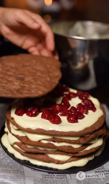 Самый вкусный шоколадный "Наполеон" на праздники: рецептом поделился Владимир Ярославский