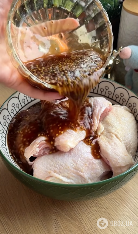 Как вкусно и изысканно приготовить куриные бедра на праздничный стол: добавьте один интересный ингредиент