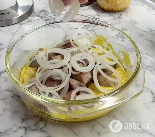 Полезная и очень вкусная закуска из сельди для праздничного стола: готовится 10 минут