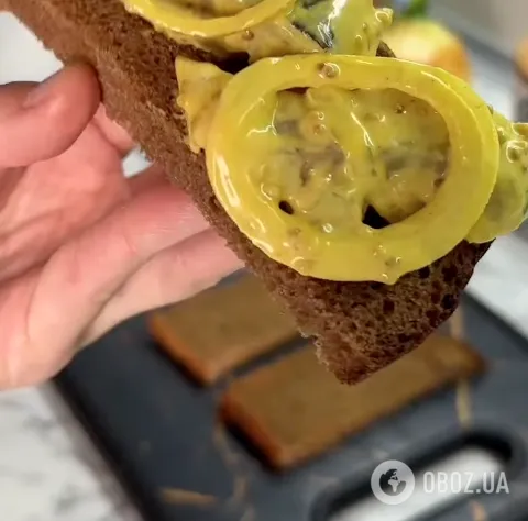 Полезная и очень вкусная закуска из сельди для праздничного стола: готовится 10 минут