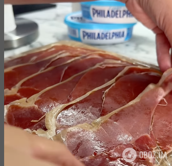 Закуска из хамона и хурмы для новогоднего стола: самый легкий рецепт вкусного блюда