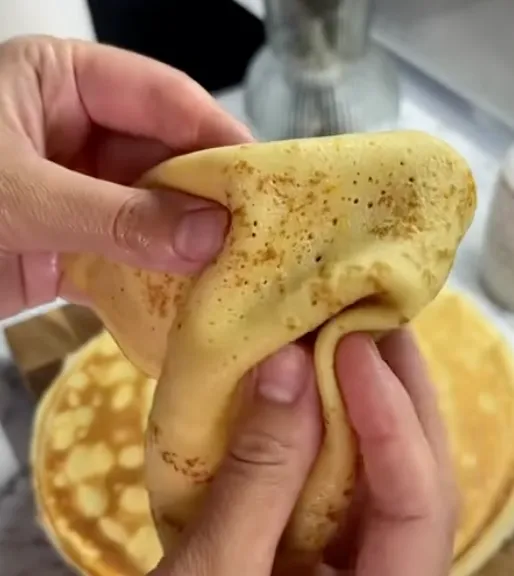 Як приготувати дуже тонкі млинці, які не рватимуться: весь секрет у тісті