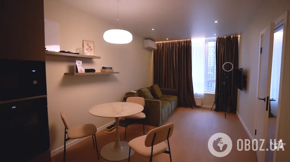 21-річна "Міс Україна" зʼїхала від батьків після вильоту з "Холостяка" та показала свою квартиру в Києві за 29 тисяч грн