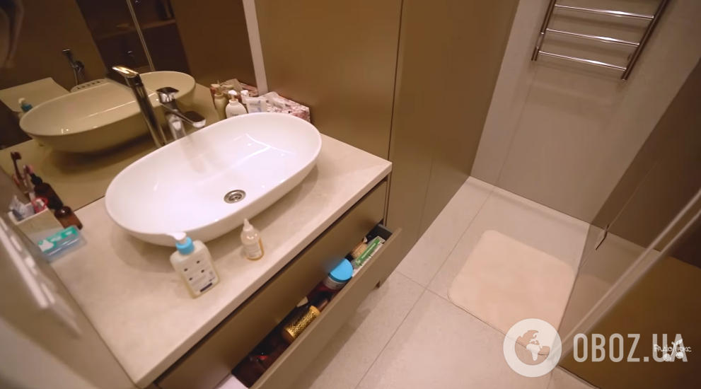 21-річна "Міс Україна" зʼїхала від батьків після вильоту з "Холостяка" та показала свою квартиру в Києві за 29 тисяч грн