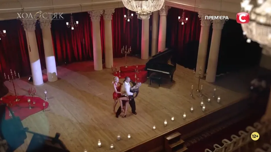 Страстные поцелуи, ссоры и вылет сразу двух девушек: как проходит восьмой выпуск "Холостяка 14", посвященный языкам любви. Фото