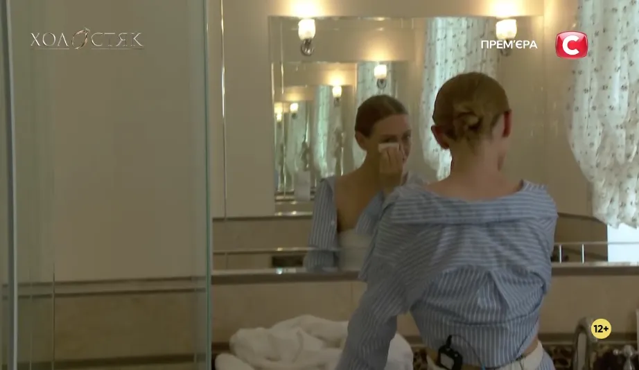 Страстные поцелуи, ссоры и вылет сразу двух девушек: как проходит восьмой выпуск "Холостяка 14", посвященный языкам любви. Фото