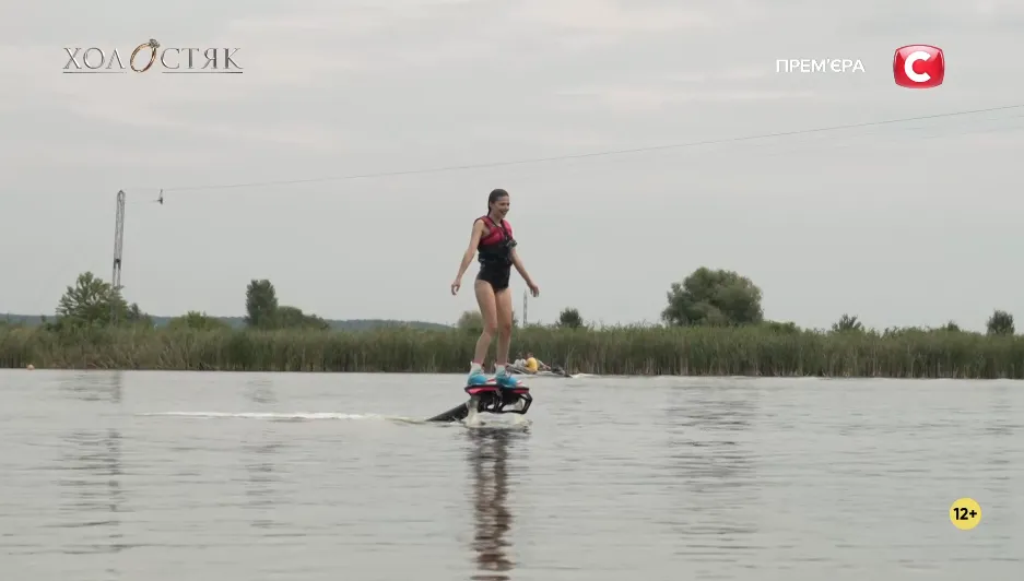 Страстные поцелуи, ссоры и вылет сразу двух девушек: как проходит восьмой выпуск "Холостяка 14", посвященный языкам любви. Фото