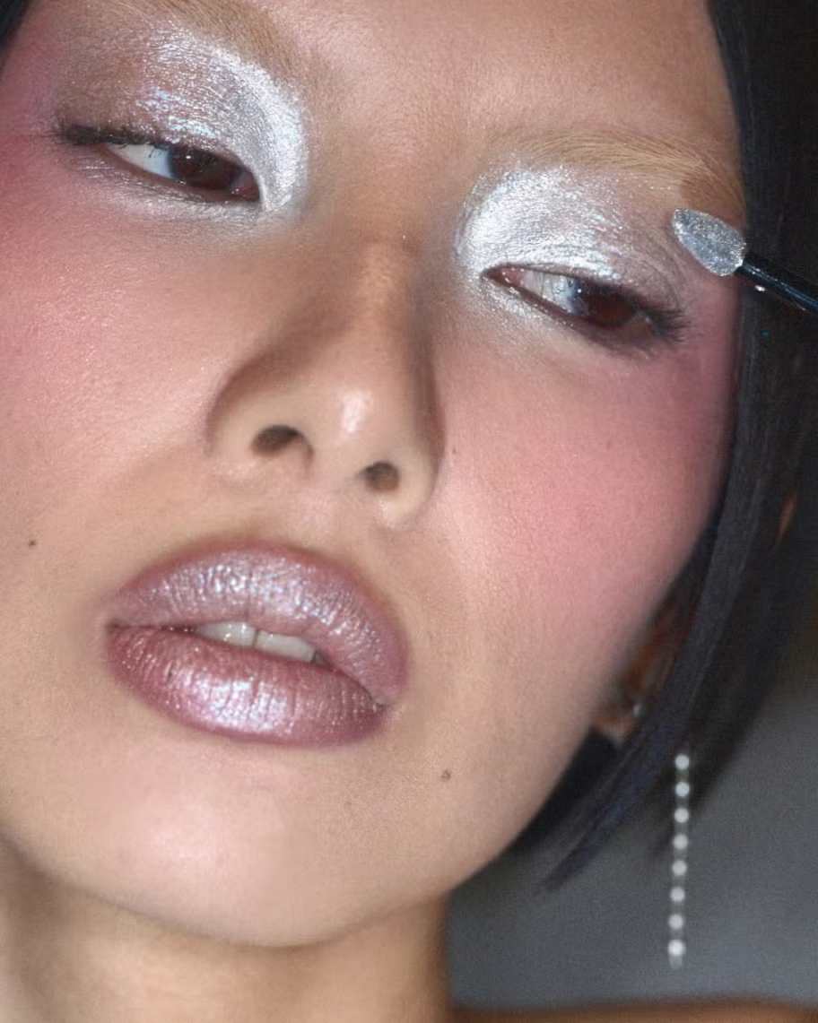 Максималізм в усьому: 5 трендів макіяжу на зиму 2026 року