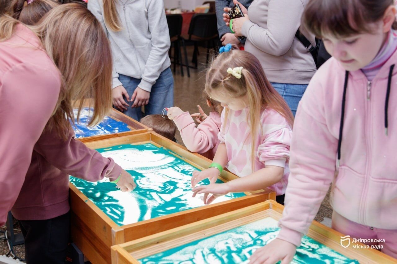 "Свята, що дарують добро": у Дніпрі стартував цикл новорічних заходів для дітей захисників