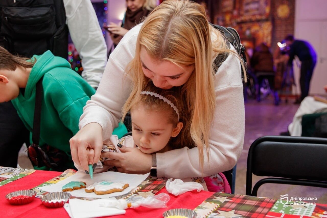 "Свята, що дарують добро": у Дніпрі стартував цикл новорічних заходів для дітей захисників