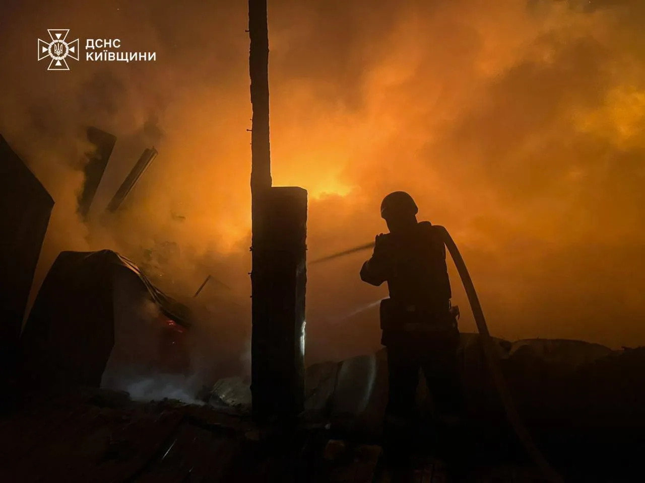 Беззмістовний з військового погляду удар на Святого Миколая: Зеленський відреагував на масований російський обстріл України. Фото