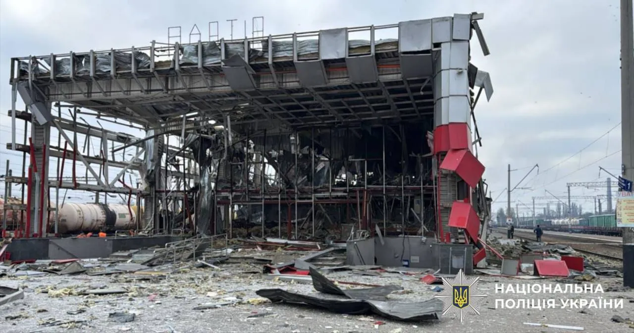 Беззмістовний з військового погляду удар на Святого Миколая: Зеленський відреагував на масований російський обстріл України. Фото