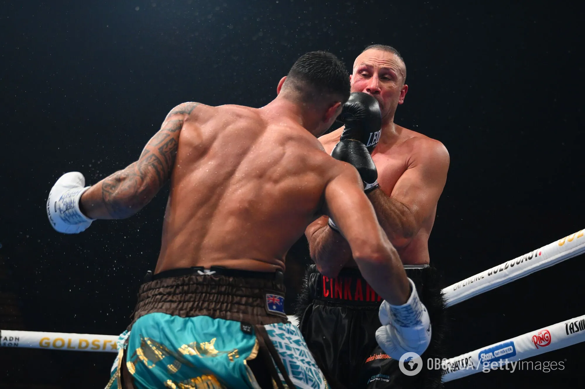 Супертяж, которого называли единственной угрозой Усику, одним ударом нокаутировал непобедимого соперника в чемпионском бою. Видео