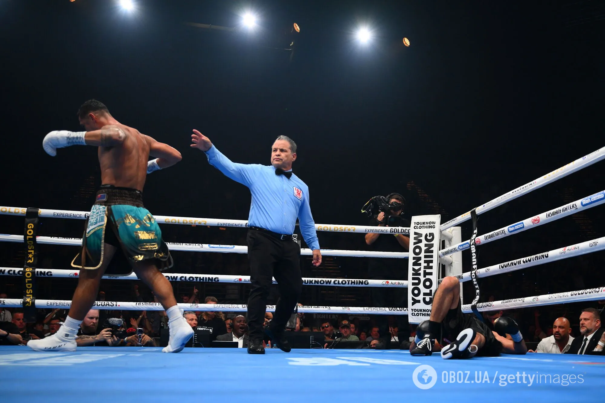 Непобедимому супертяжу сломали шею во время нокаута. Видео