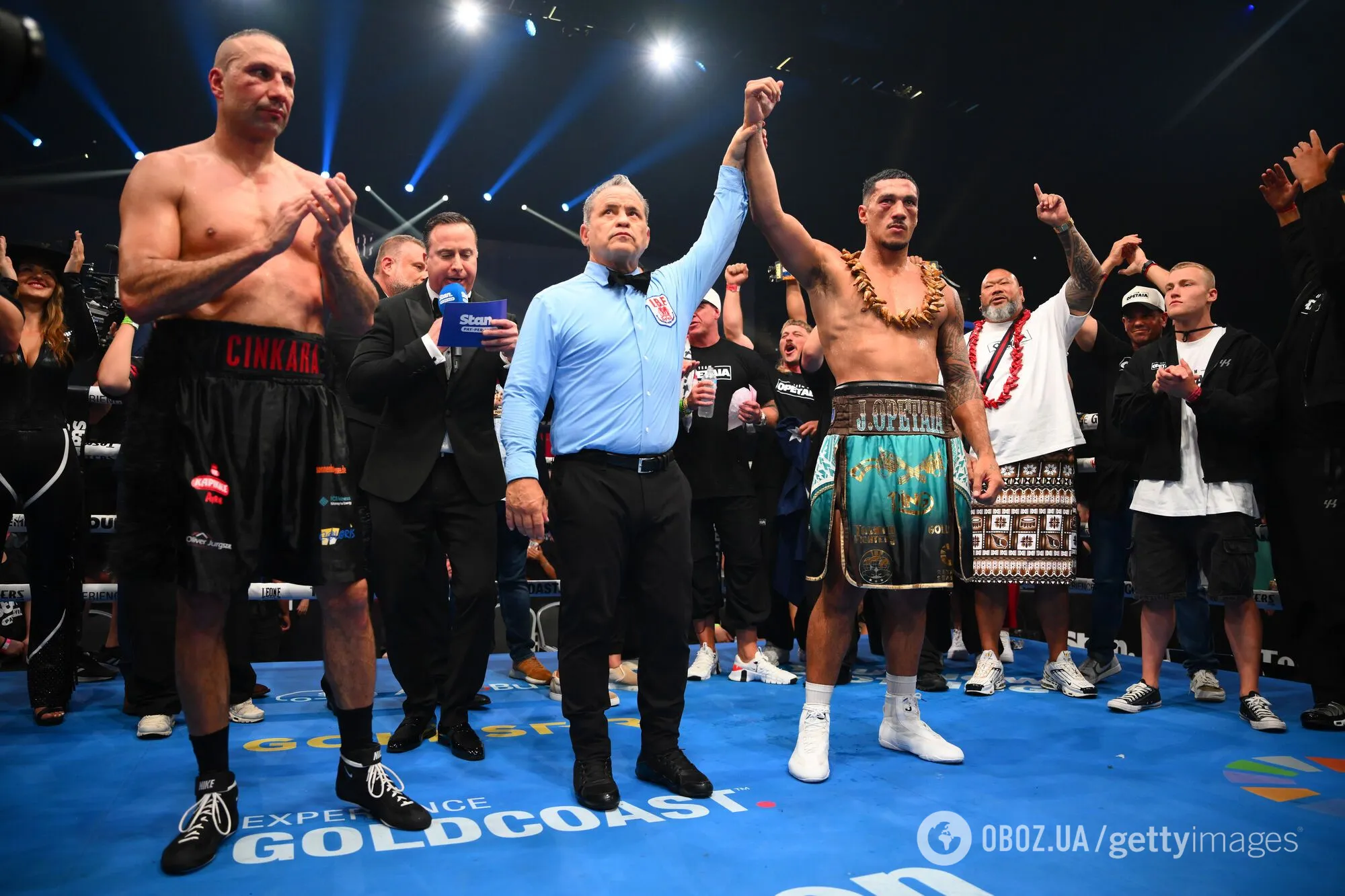 Супертяж, которого называли единственной угрозой Усику, одним ударом нокаутировал непобедимого соперника в чемпионском бою. Видео