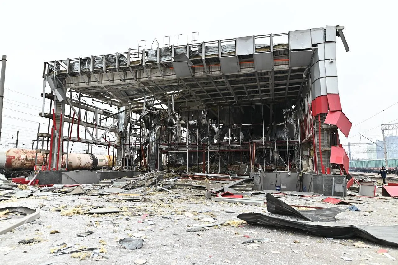 Росія прицільно атакувала Фастів на Київщині: уражено вокзал, залізничний рух тимчасово зупинено. Фото та відео