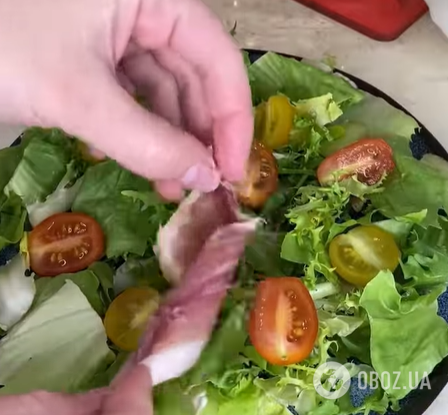 Вишуканий салат з хамоном та сирними кульками для святкового столу: як приготувати