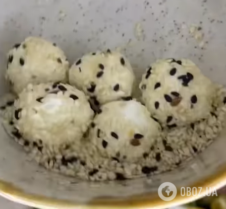 Вишуканий салат з хамоном та сирними кульками для святкового столу: як приготувати