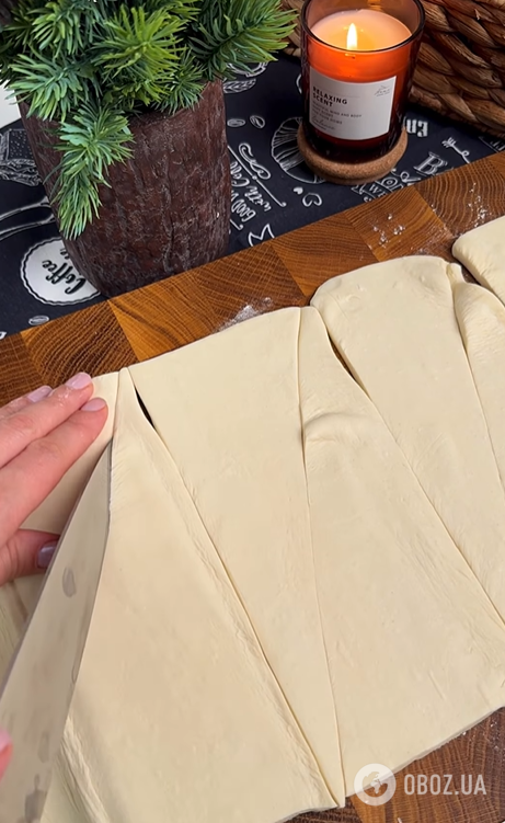 Різдвяний віночок з листкового тіста: додайте всередину сир брі та соус із журавлини