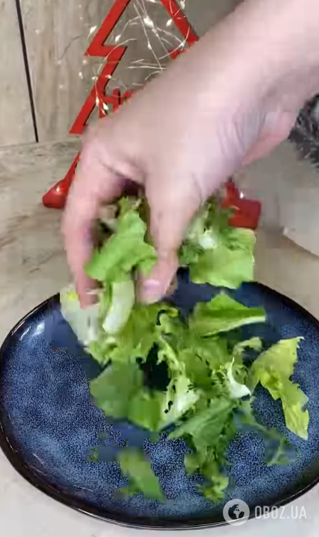 Вишуканий салат з хамоном та сирними кульками для святкового столу: як приготувати