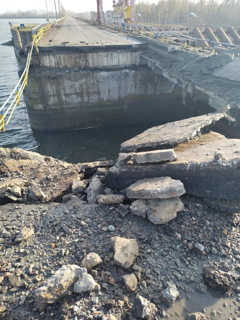 Окупанти вдарили по греблі Печенізького водосховища на Харківщині: перші подробиці