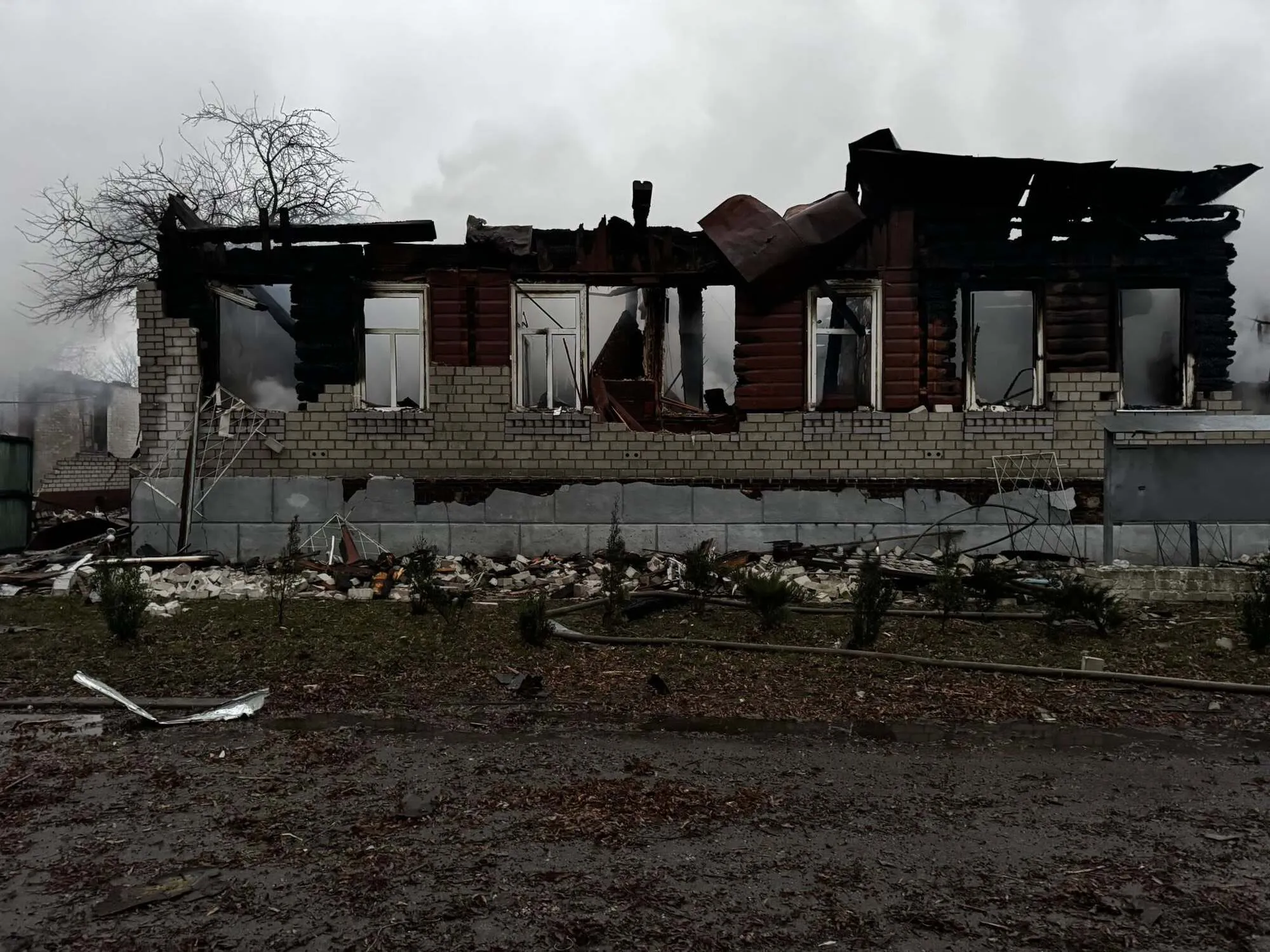 Війська РФ атакували Новгород-Сіверський: є жертва, місто оговтується після ночі терору. Фото