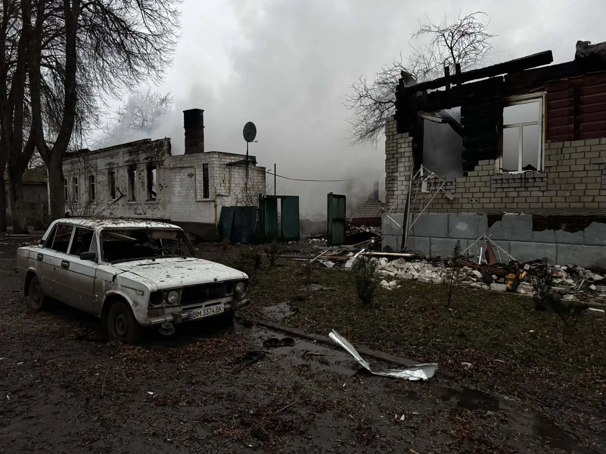 Війська РФ атакували Новгород-Сіверський: є жертва, місто оговтується після ночі терору. Фото