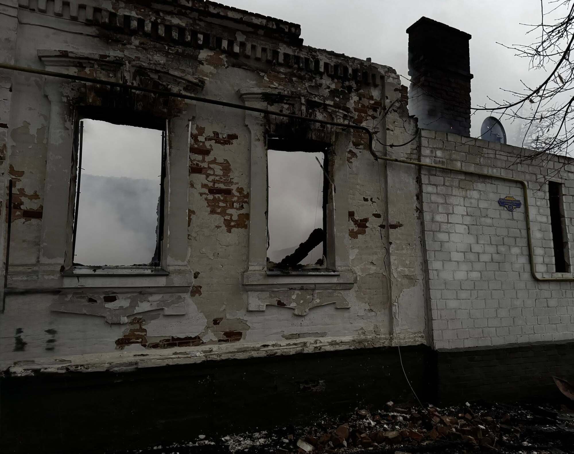 Війська РФ атакували Новгород-Сіверський: є жертва, місто оговтується після ночі терору. Фото