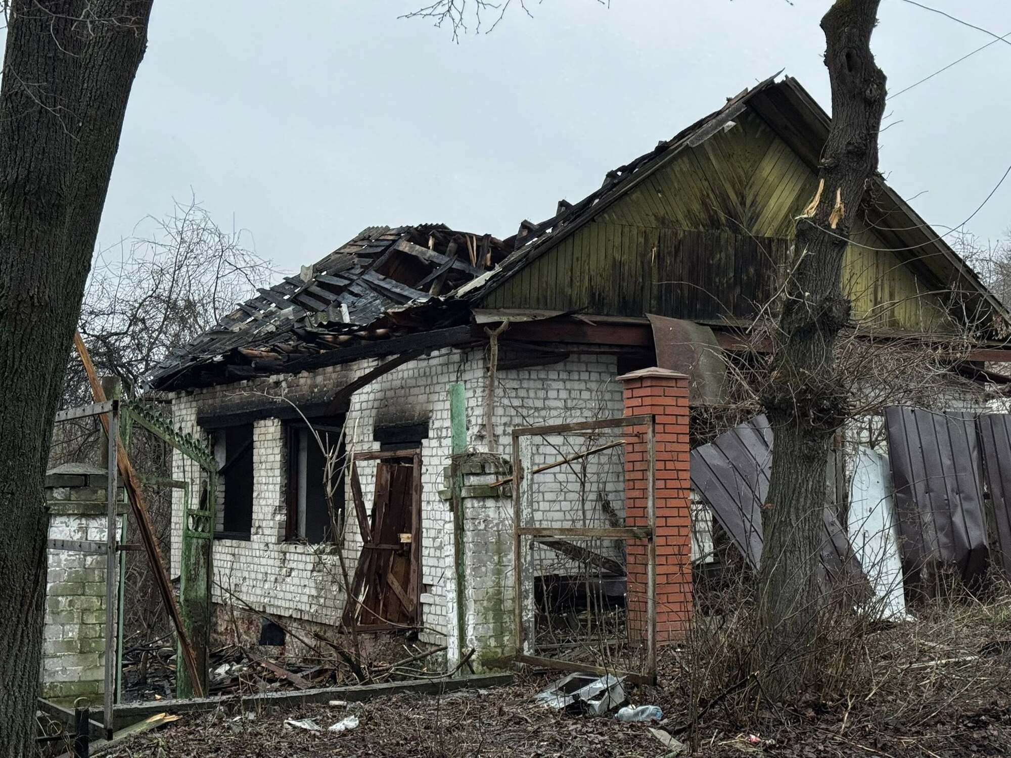 Війська РФ атакували Новгород-Сіверський: є жертва, місто оговтується після ночі терору. Фото