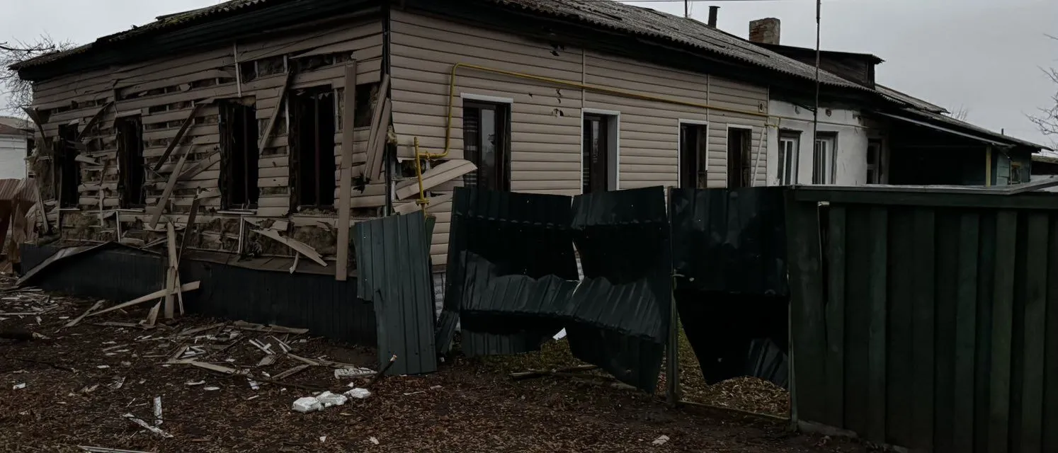 Війська РФ атакували Новгород-Сіверський: є жертва, місто оговтується після ночі терору. Фото