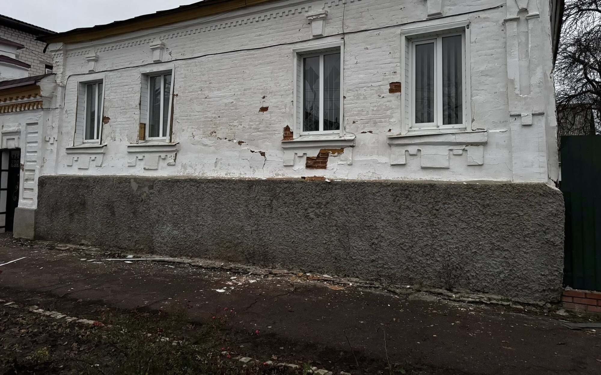 Війська РФ атакували Новгород-Сіверський: є жертва, місто оговтується після ночі терору. Фото