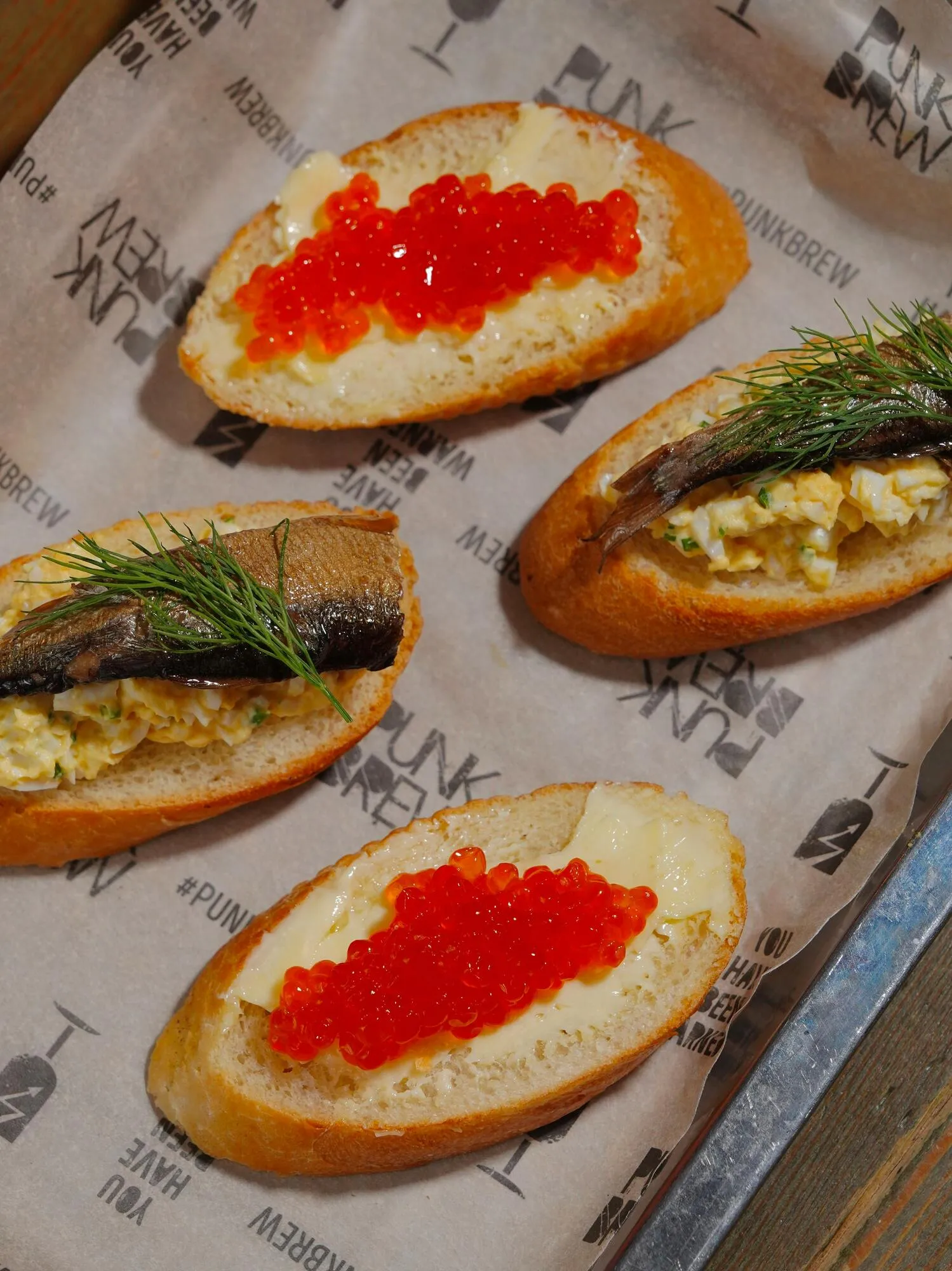 Як відрізнити справжню червону ікру від підробки за 2 секунди: два найкращі способи