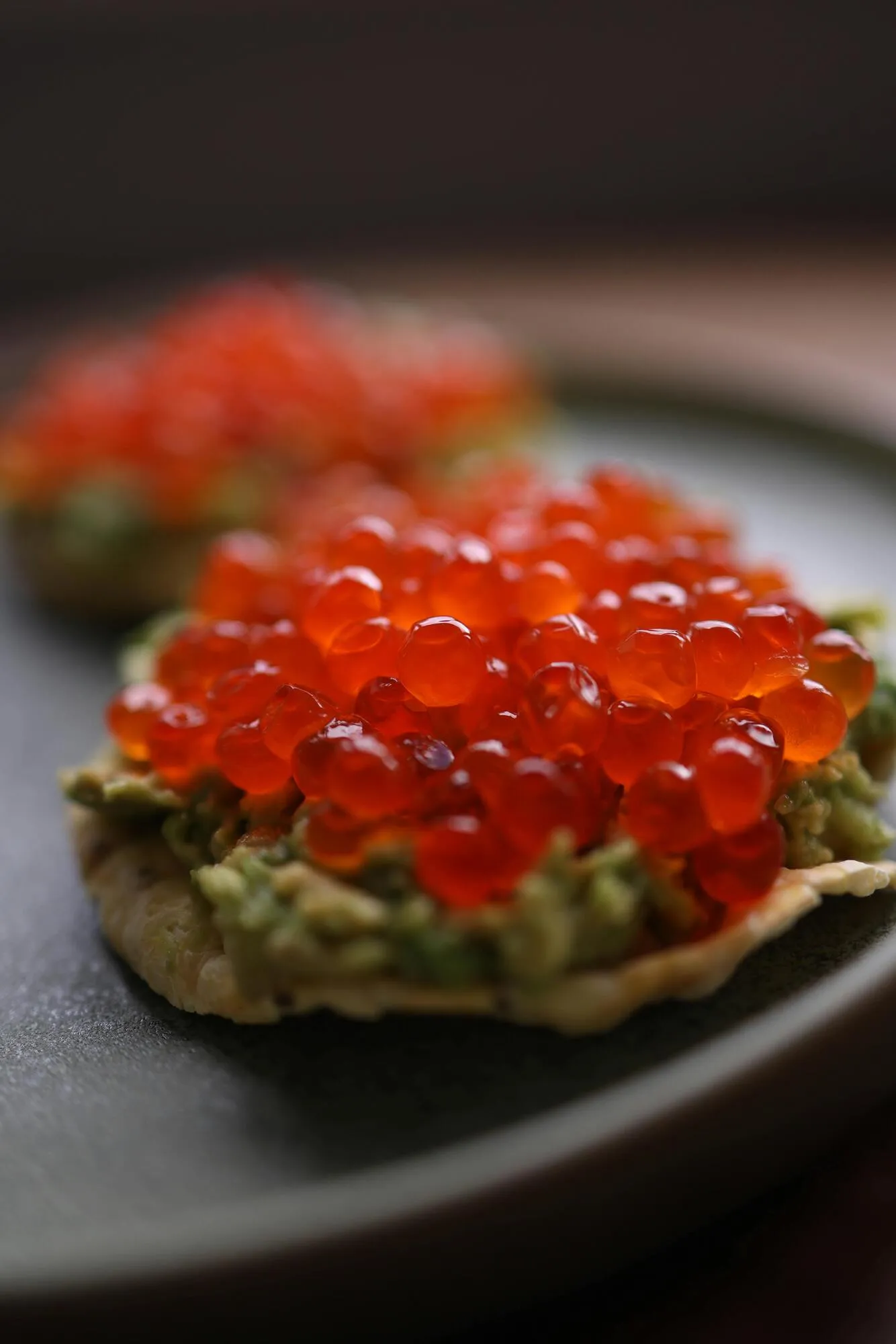 Як відрізнити справжню червону ікру від підробки за 2 секунди: два найкращі способи