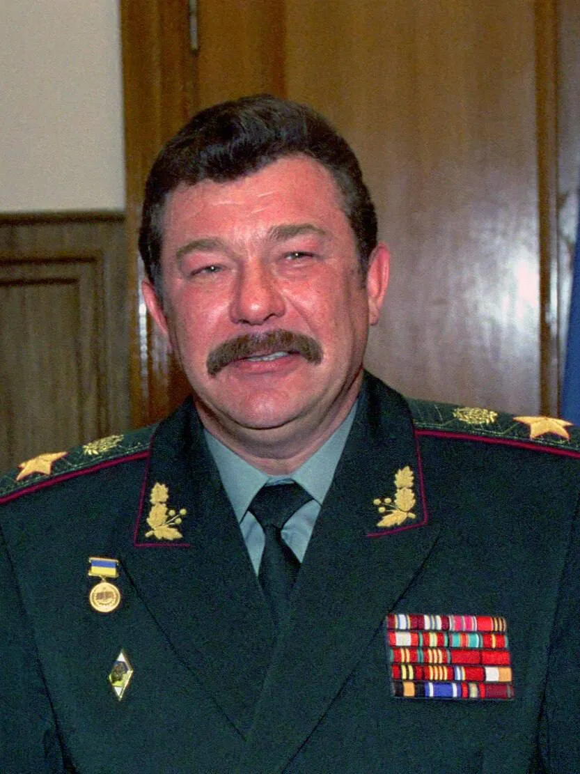 "Це якийсь сюр!" Українців обурило повернення в ЗСУ ексрегіонала Кузьмука: що про це відомо