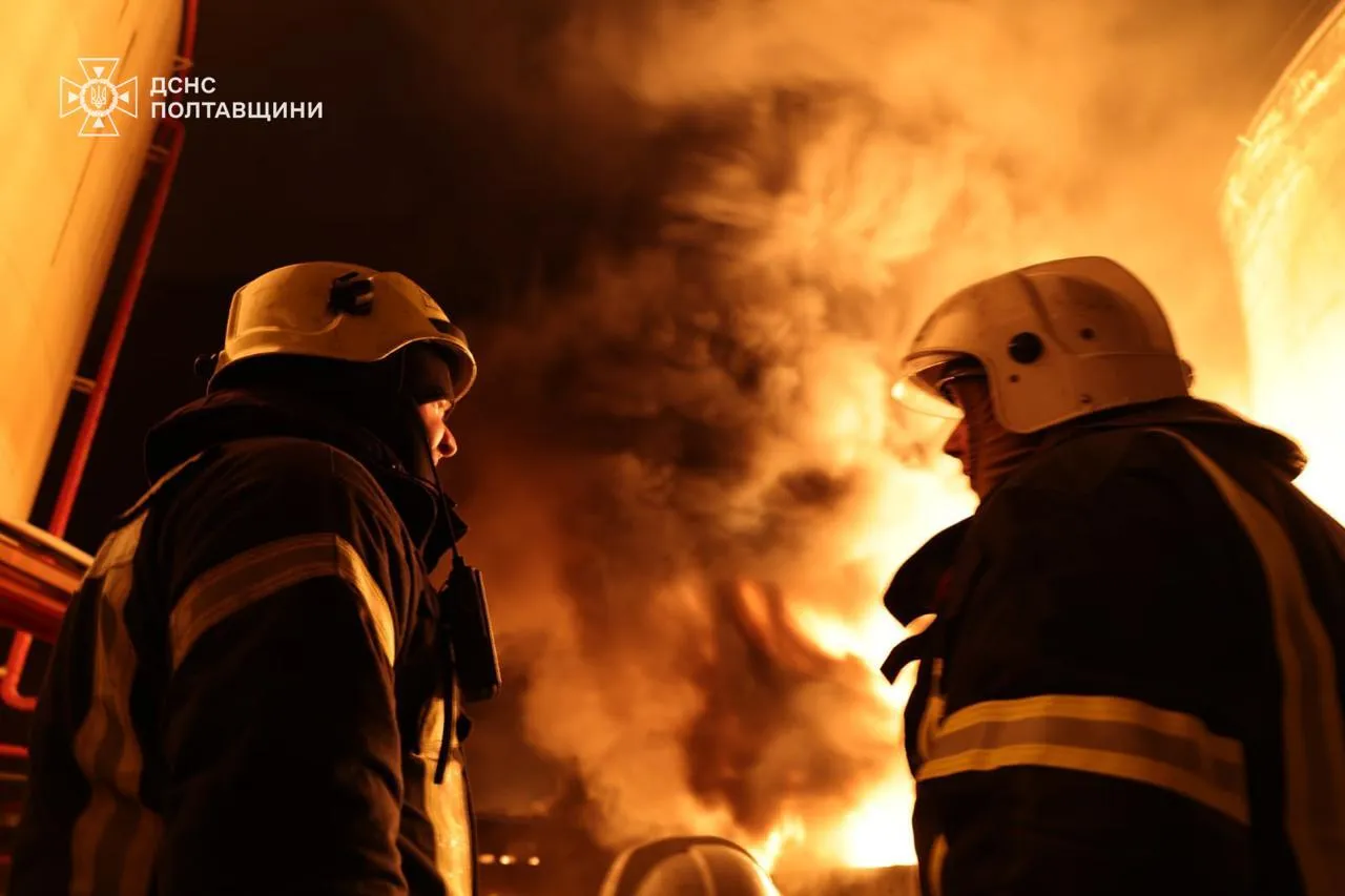 В ГСЧС показали масштабные пожары на Полтавщине после массированного удара РФ. Фото