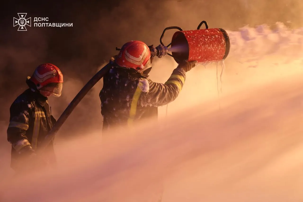 В ГСЧС показали масштабные пожары на Полтавщине после массированного удара РФ. Фото